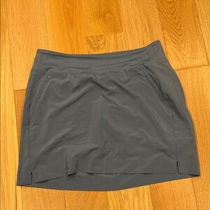 Athleta soho Mini Skirt with built‎ in shorts 10